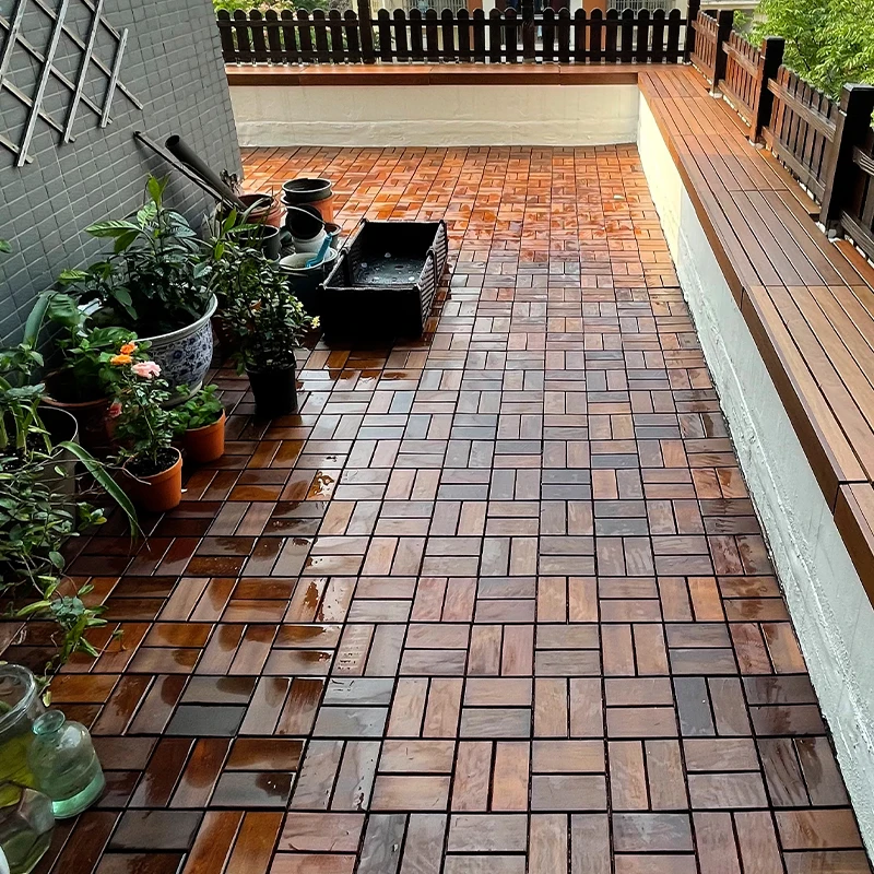 Piastrelle per pavimenti in legno duro da 11 pezzi, installazione a clic sul cortile del giardino della piattaforma del balcone esterno, materiale in legno antisettico impermeabile
