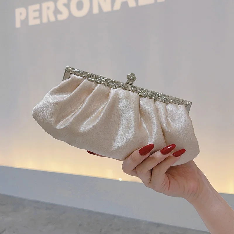 

Премиальная ретро-сумка из сатина, модная плиссированная сумка-клатч, нишевый дизайн, универсальная сумка-мессенджер для повседневного использования.