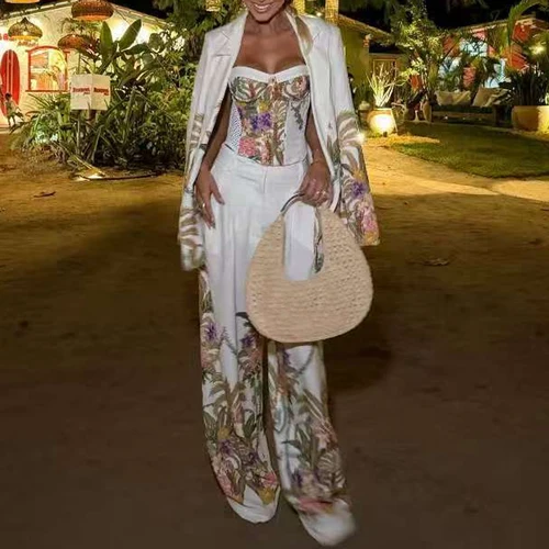 Imagen 2 del producto Conjunto de Tres Piezas de Top Corto Informal con Tirantes + Abrigo + Pantalones, Nuevo Traje de Mujer para Primavera/Verano, Elegante Atuendo Recto Estampado