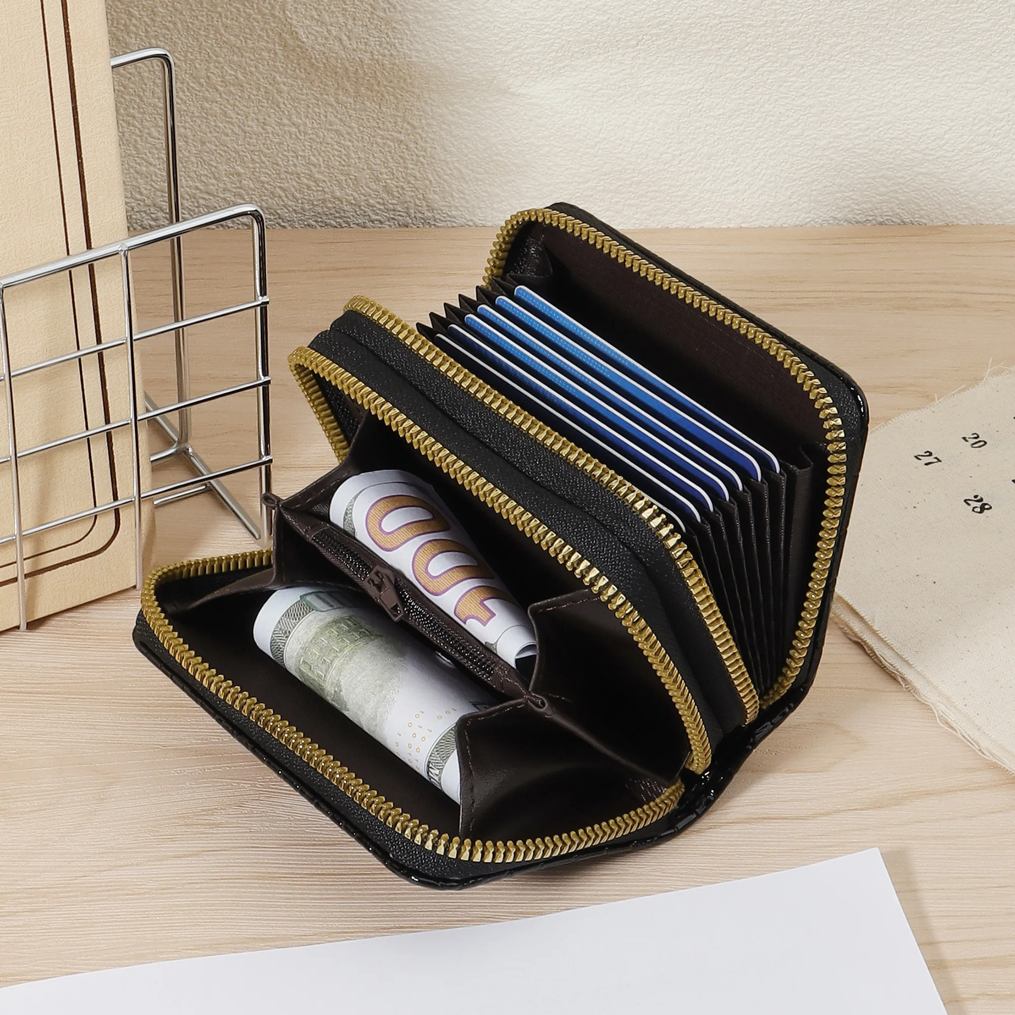 محفظة نسائية قصيرة متعددة الاستخدامات، سحاب مزدوج حول محفظة القابض، حامل بطاقات منقوش على شكل تمساح خفيف الوزن #5