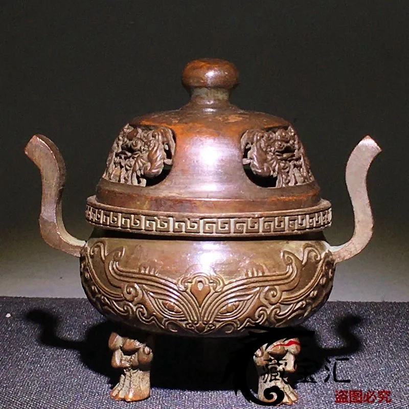 Treasure seal of Qianlong, the seal of Ruishou tripod with two ears home of Zhaocai Town, and the secondhand bronze stove.