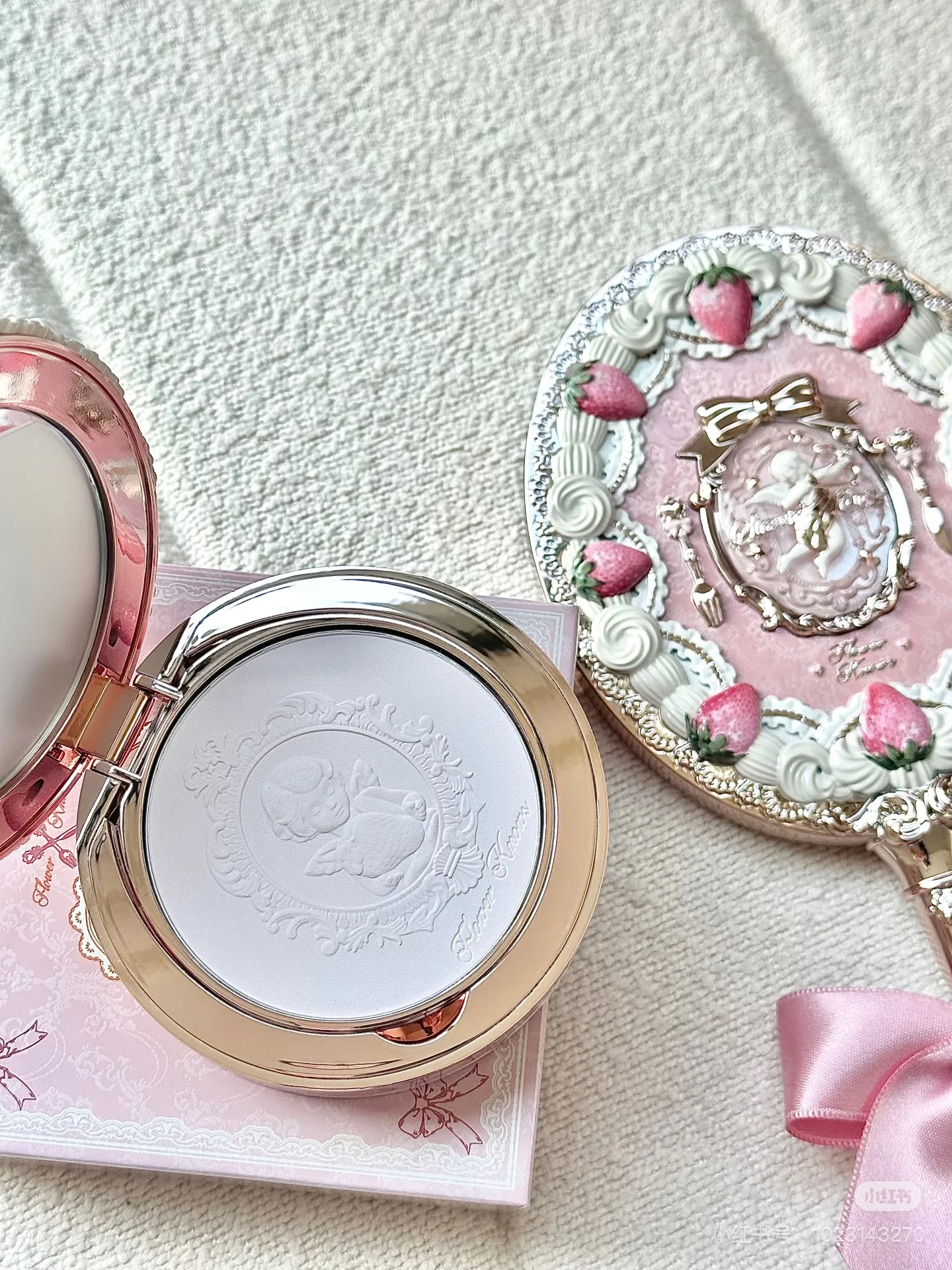 Afbeelding 5: Flower Knows Pearl Shell Aardbei Cupido Matte Gemengde Kleur Geperst Poeder met Bladerdeeg Oliecontrole Langdurige Make-up Instelling