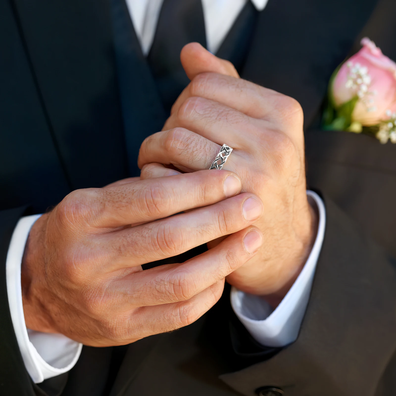 

Wide Knot Ring Stainless Steel Hollow Design Band For Men Women Fashion Jewelry Party Decor Accessory