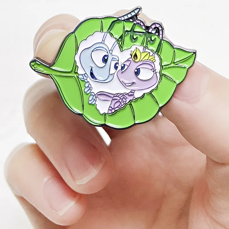 MINISO A Bug's Life Princess Atta Flik disfraz de Cosplay, insignia de Metal, Pin, broche de aleación, accesorios, accesorios, regalo de Navidad