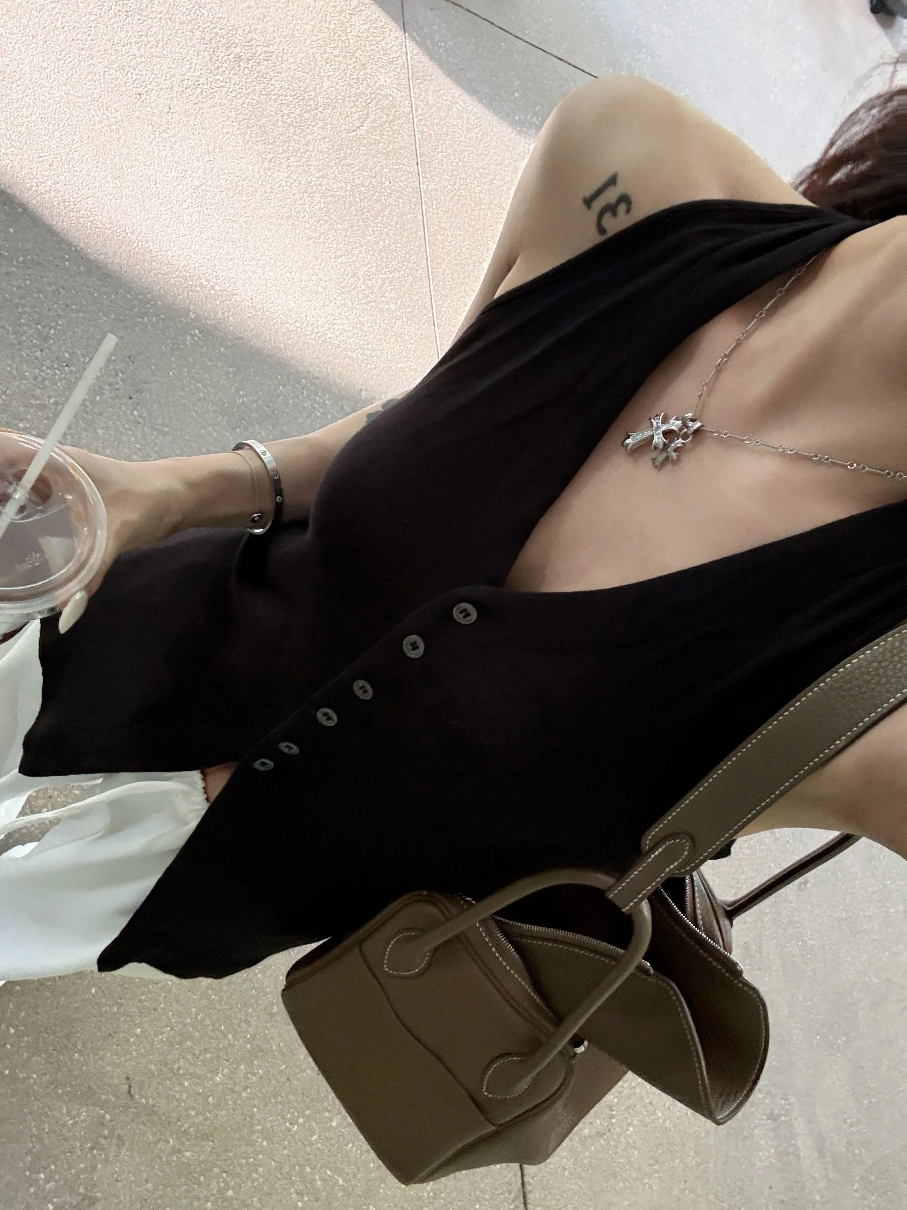 

Легкий универсальный жилет Chier Slimming Vest, тонкий как бумага, для летних поездок на работу, цельный, облегающий, с дизайном на шее, цветной