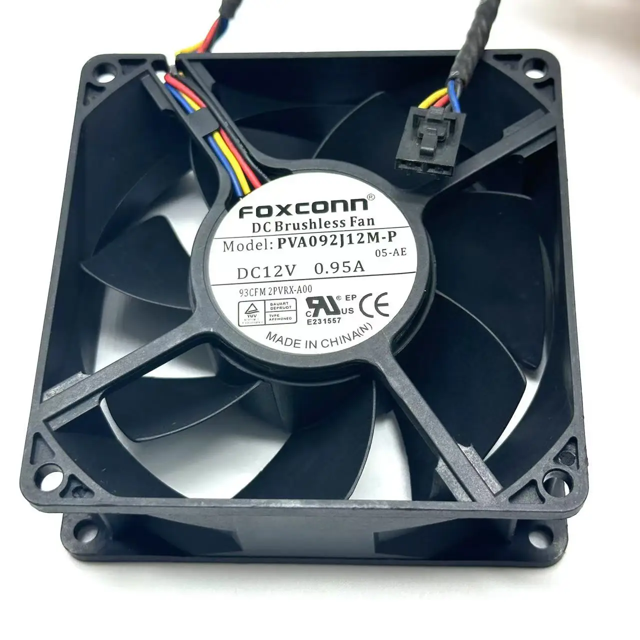 

FOXCONN PVA092J12M-P 05-AE DC 12V 0.95A 90x90x32mm 4-Wire Server Cooling Fan