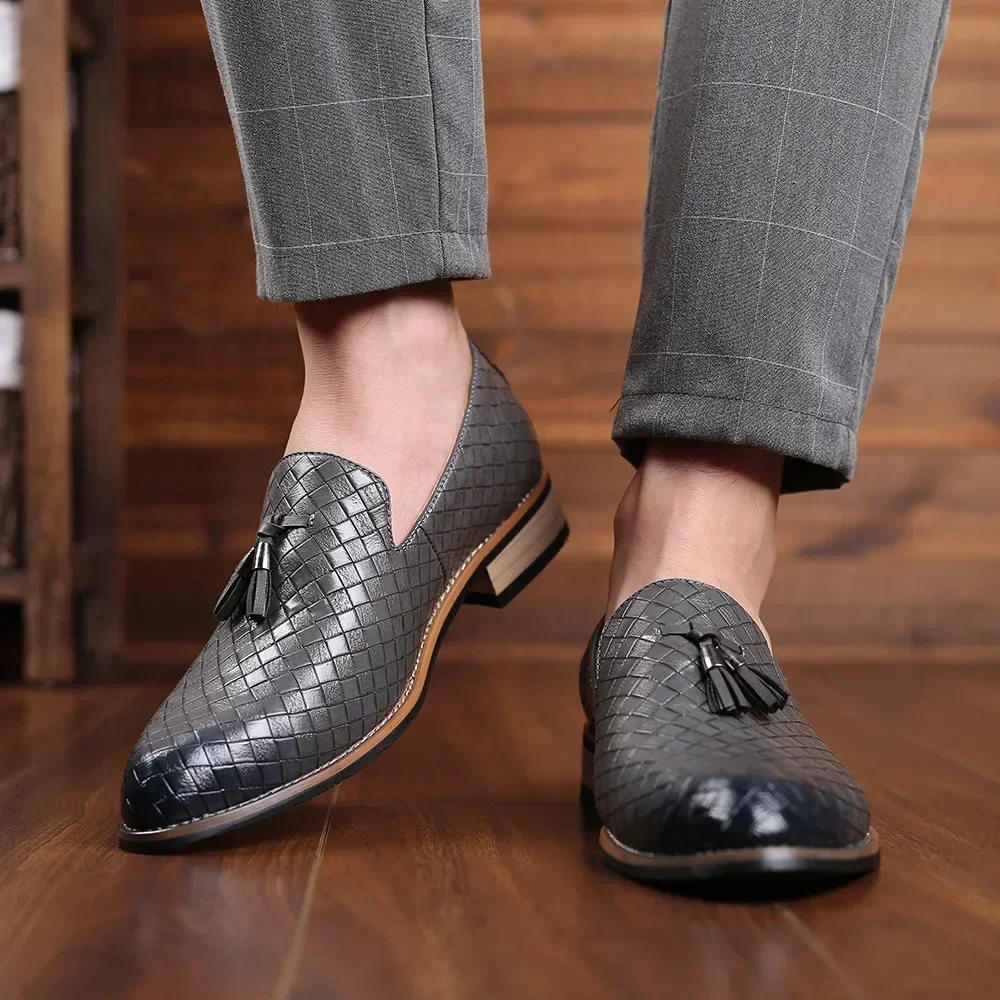 Fringe Men Leather Casual Shoes Checkered Man Loafers Coiffeur Leather Shoes Fashion Driving Mens Shoes Sapato Social Masculino