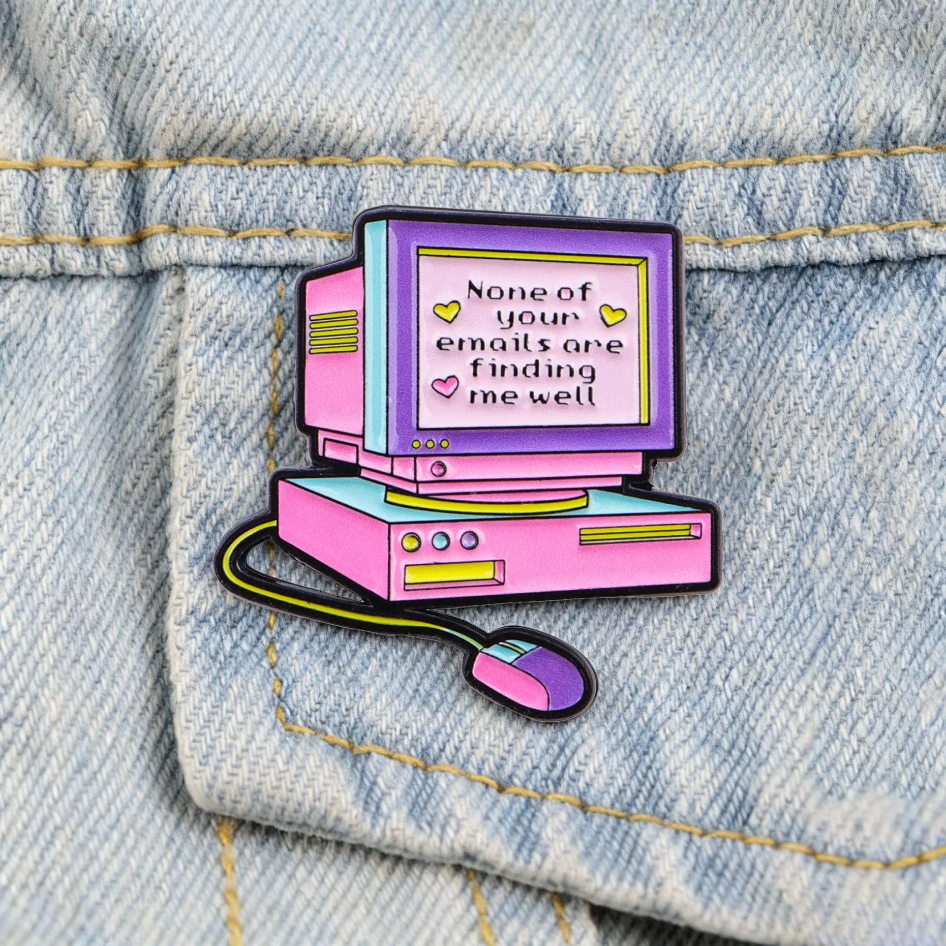 Tech Accessories Backpack - دبوس مينا بتصميم كمبيوتر قديم، بتصميم