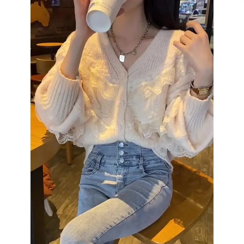 Cárdigan de encaje con volantes y botones para mujer, suéter holgado con cuello en V, Tops dulces que combinan con todo, ropa de invierno, 2023