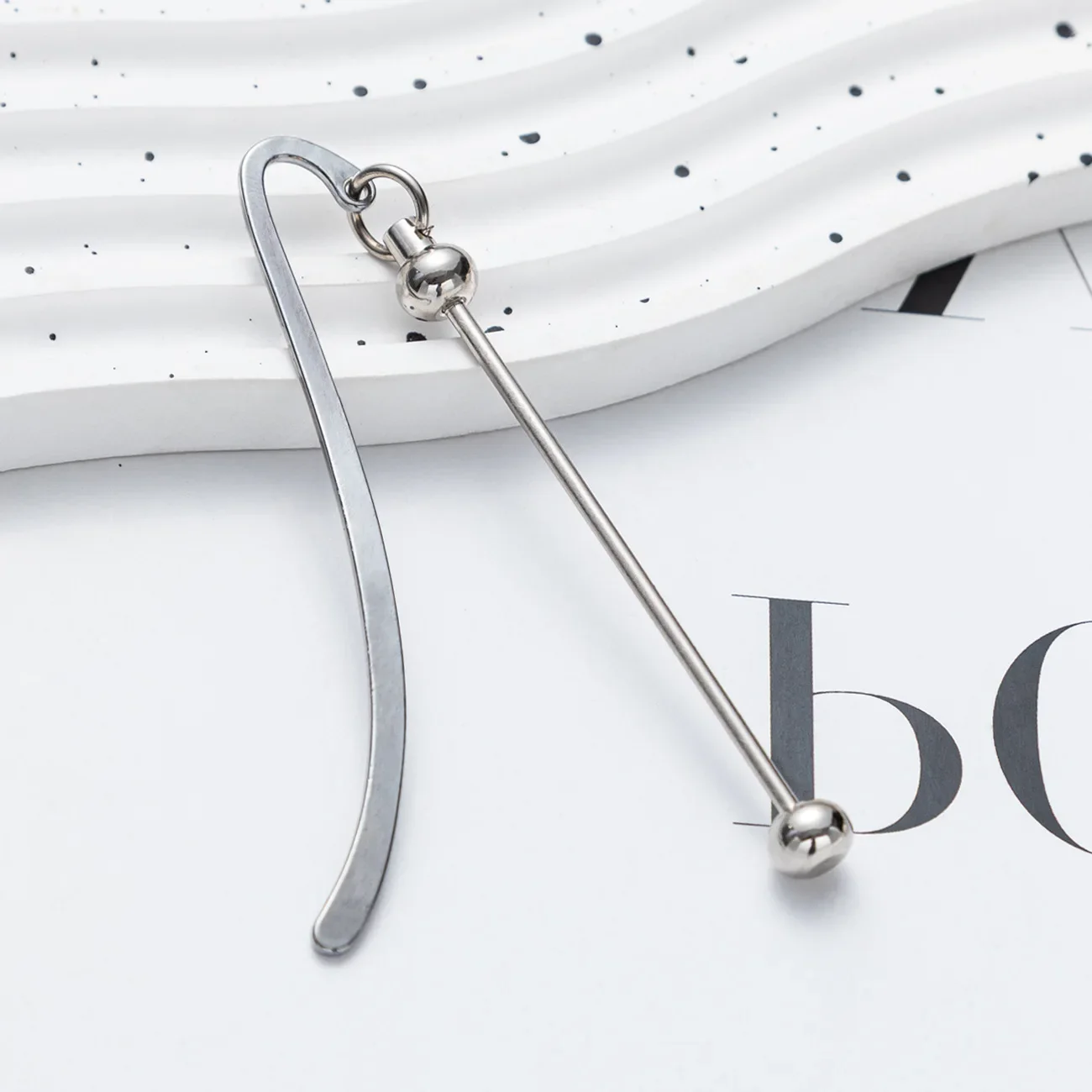 1pcs New Metal Creative DIY Metal Beaded Bookmark for Student Graduation Anniversary Commemorative Gift Bookmarks for Books