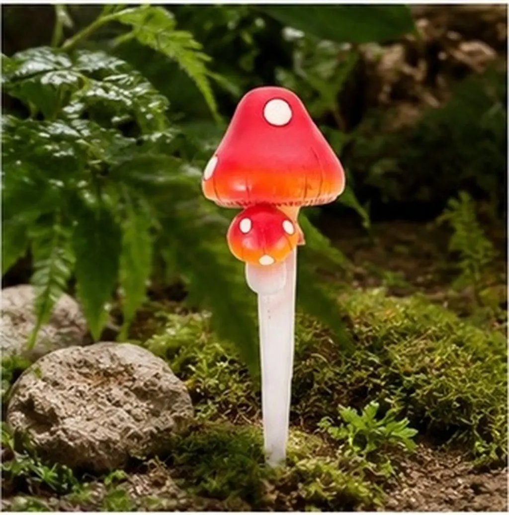Glow in The Dark Resin Mushroom Garden Decor Statue for Outdoor Indoor Decoration Micro Landscape Bonsai Photography Prop Cute
