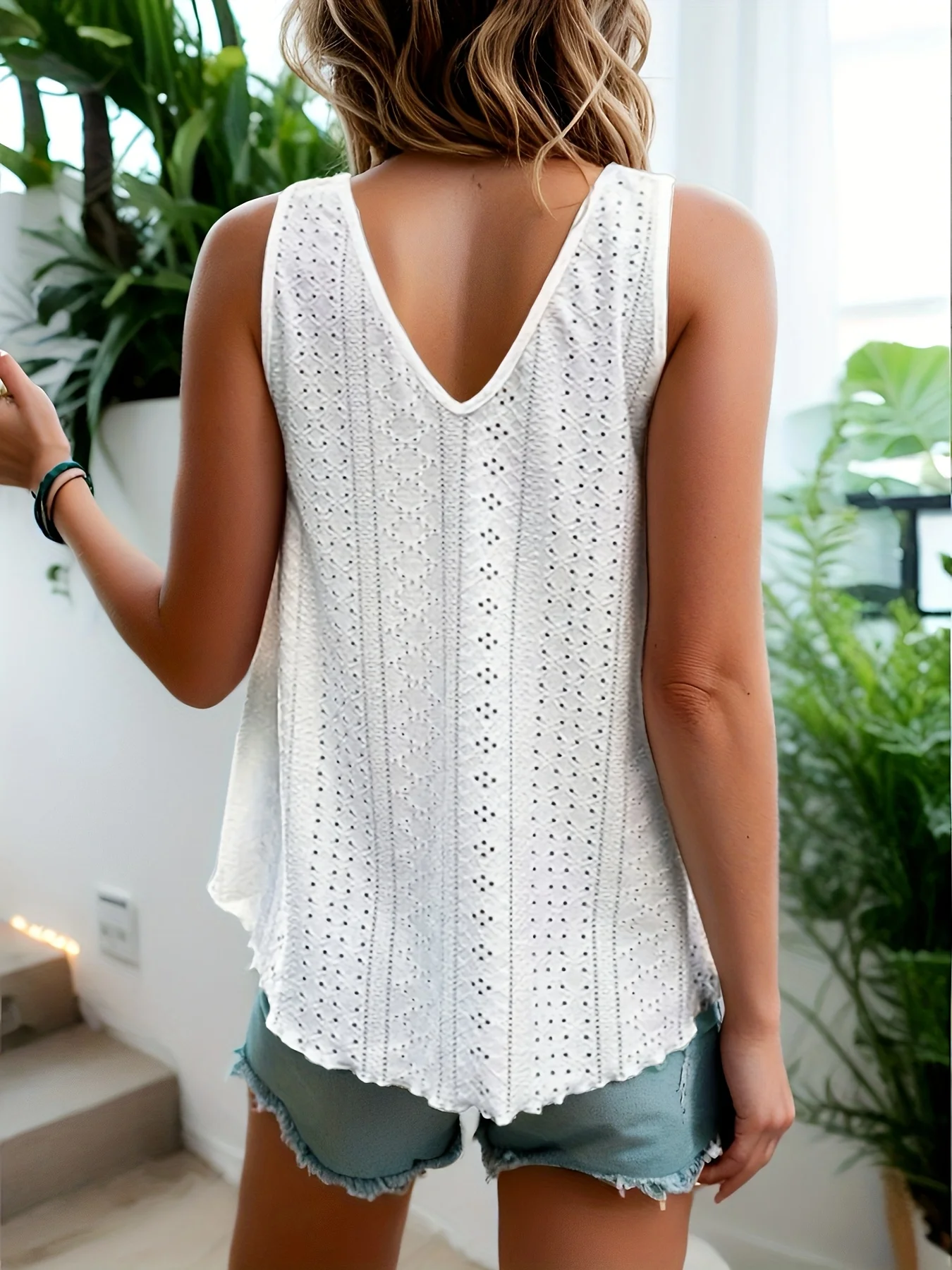 Elegant Plus Size Women's Sleeveless Top with Stylish Crochet Detail for Effortless Chic image 2