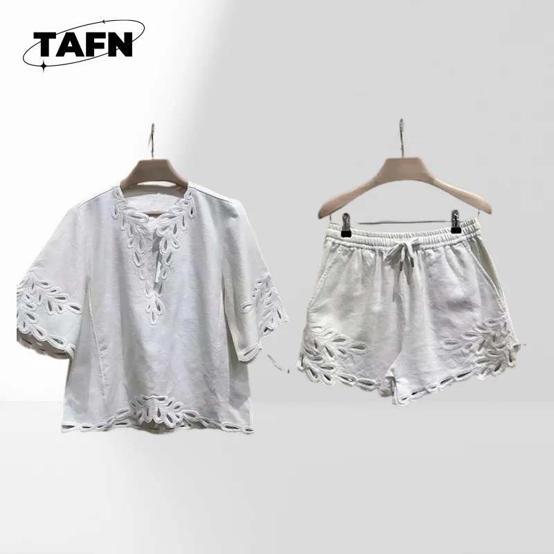 

French 2025 Early Spring White Women Embroidery V-neck Loose Top Shorts Suit Comfortable and Fashionable All DayAG1516