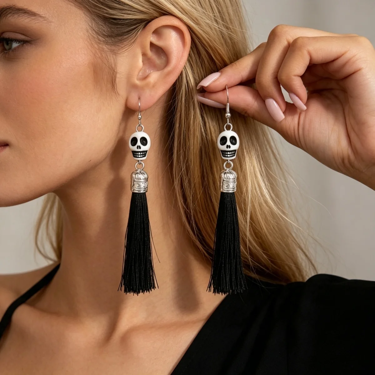 Schwarz-weiße Ohrringe mit grinsendem Totenkopf und Quasten für Damen, Gothic-Punk, dunkler Stil, Skelett-Karnevals-Ohrringe, Halloween-Schmuck – Detail 7