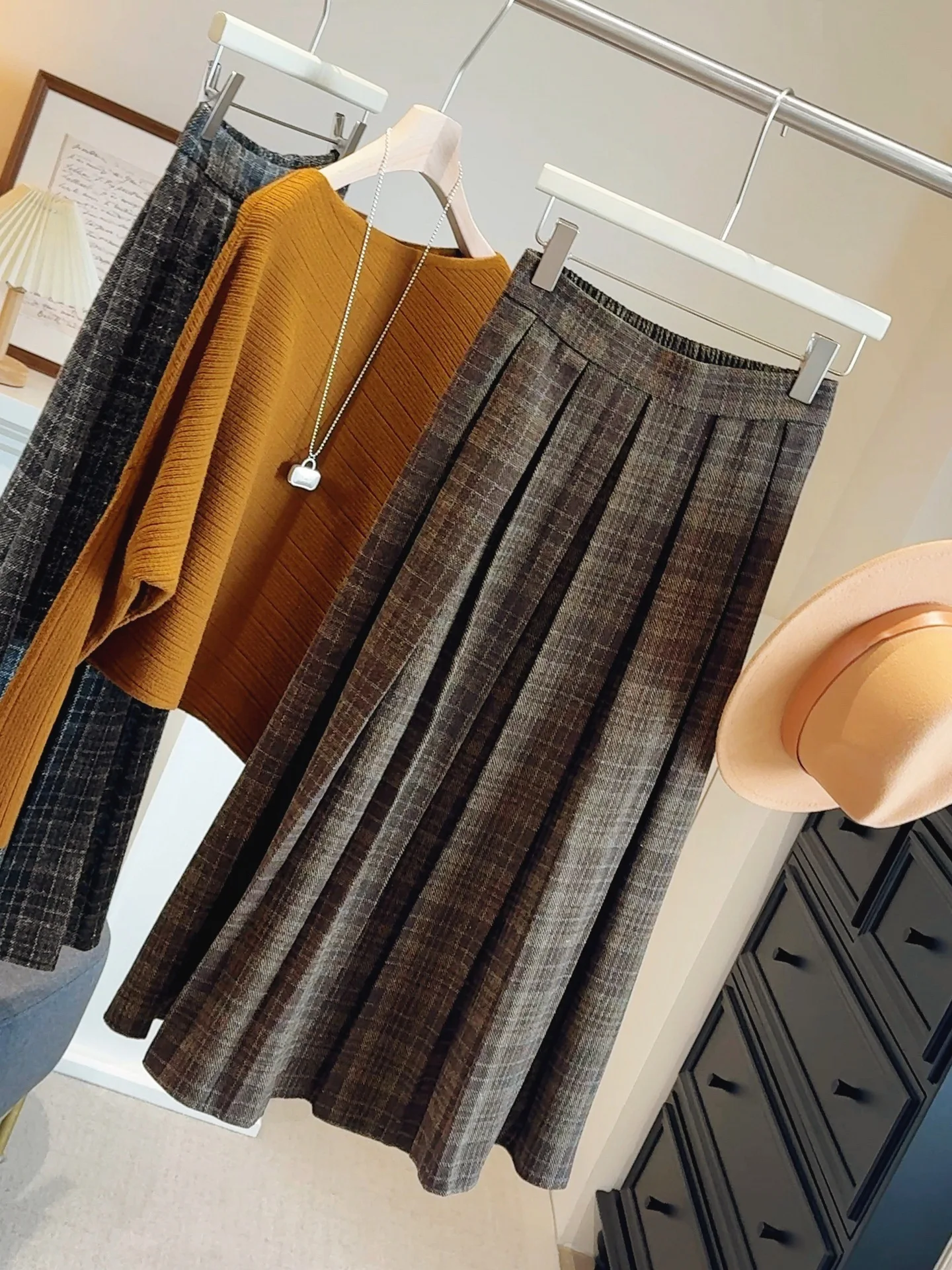 Autumn Winter Plaid Tweed Skirt For Women High Waist A-line Thicken Office Lady Korean Casual Fashion Mid-Calf Pleated Skirts