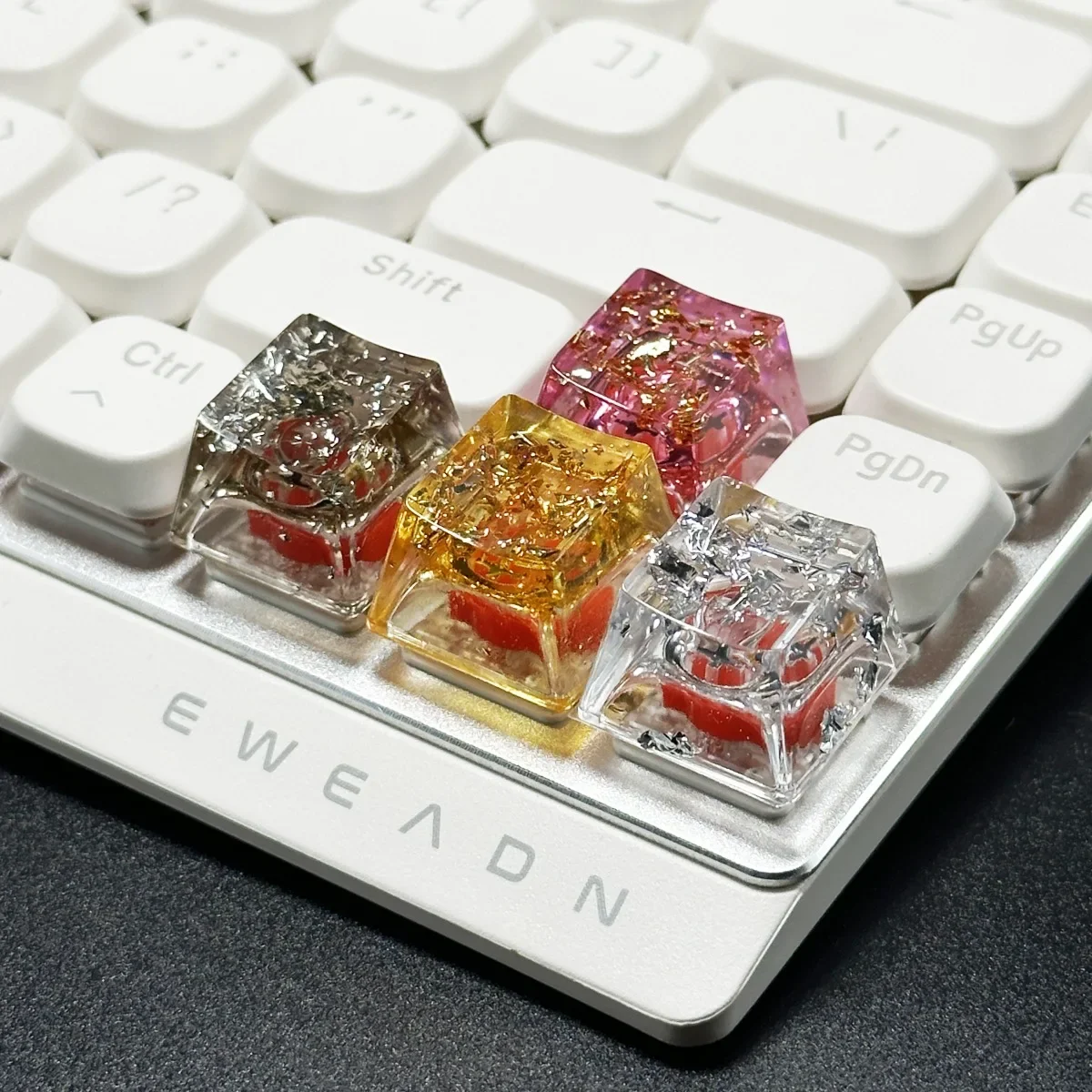 

Crystal clear keycap with embedded gold foil handmade resin light-transmitting cross-axis compatible
