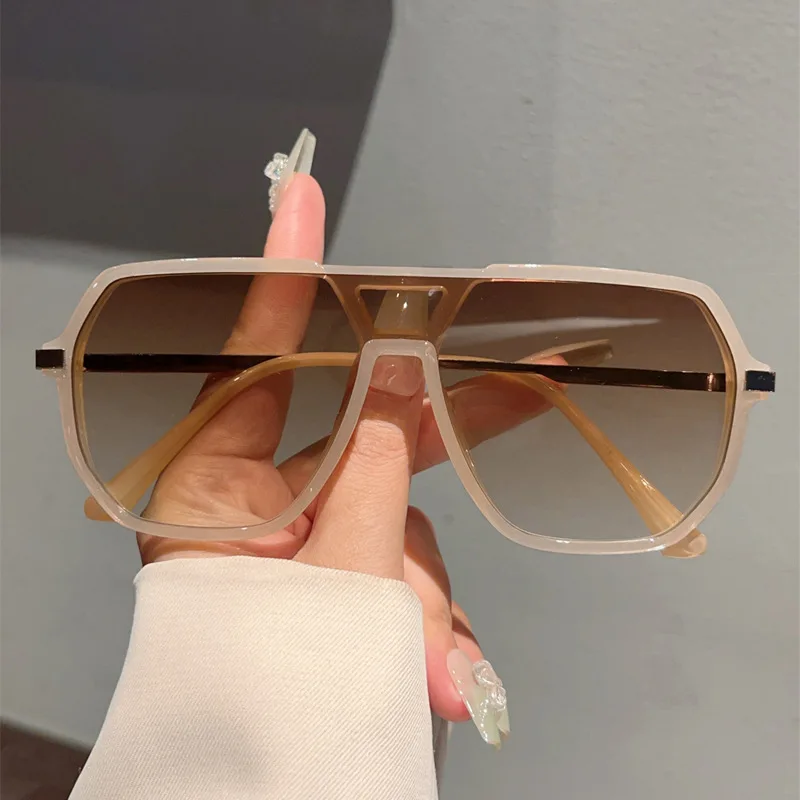 

New 2026 Fashion One Piece Lens Eyewears Women Oversized Gradient Shades Women Men Outdoor Eyewear Party Decorative Glasses Gift