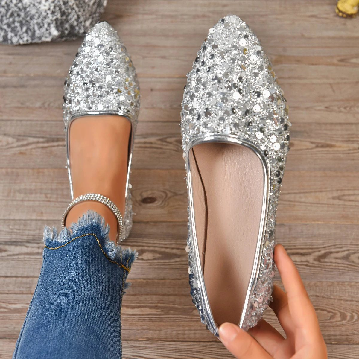 

Женские балетки на плоской подошве с блестящими кристаллами и заклепками для женщин, лоферы без шнуровки с острым носком, женские кроссовки на плоской подошве большого размера