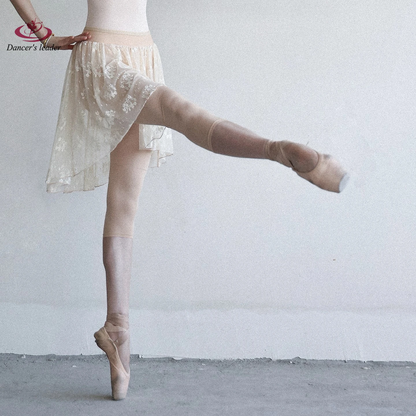 رداء رقص الباليه للنساء ممارسة اللباس الجمباز ضيق الأداء اللباس الكبار الهواء اليوغا نصف تنورة الدانتيل السراويل