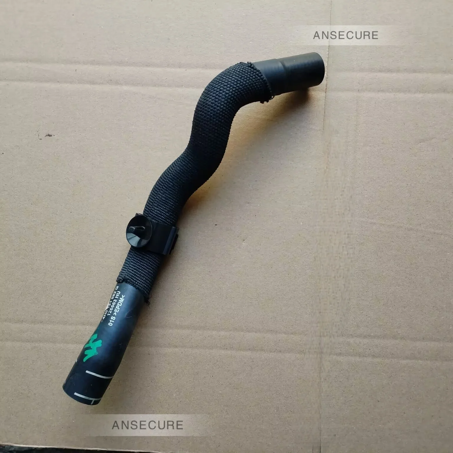 

OEM 2.5/3.0 ШЛАНГ ОХЛАЖДЕНИЯ ДВИГАТЕЛЯ Бензинового ДВИГАТЕЛЯ Audi A8 D4 2010-2013 4H0121082Q