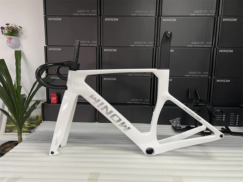 Factory New design Aero Carbon Road bike frame With winow Logo T47 BB support Mechanical or Di2 carbon racing bicycle frame