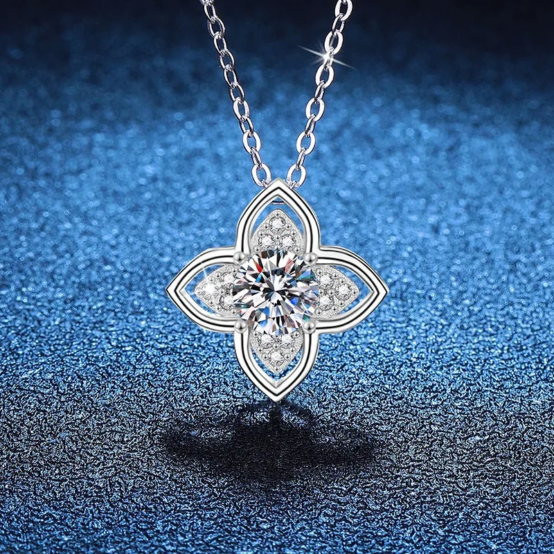 

Moissanite 925 Sterling Silver 1 Carat Moissanite 4 Leaf Clover Pendant Necklace for Women – Fashion Fine Jewelry Clavicle Chain