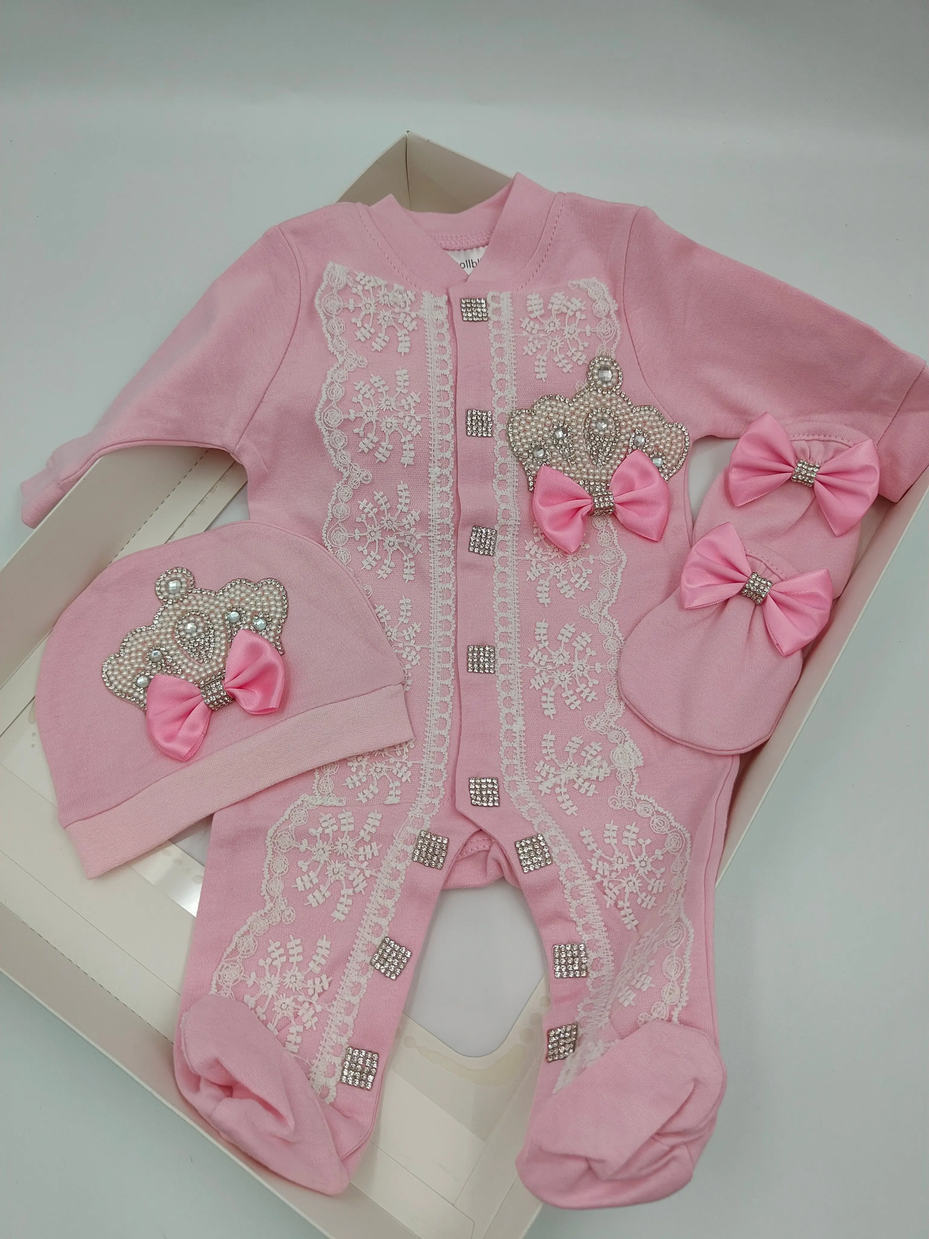 Dollbling Pink Dot 3-Piece Set For 0-3-Month Baby Girls – Romper, Hat, Gloves, Crown & Bow Accents, Customizable Name
