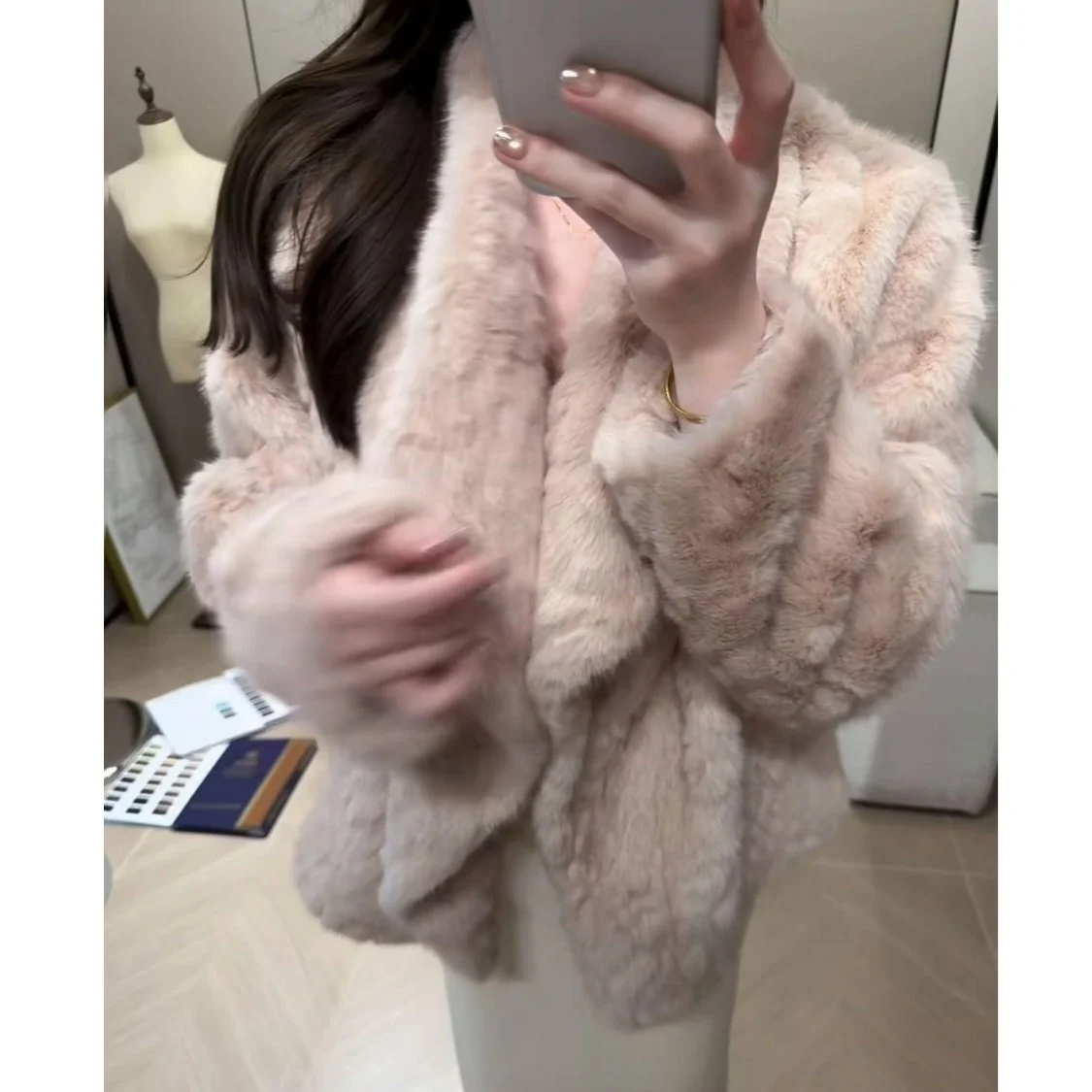 Young Women's Fashionable Soft Fur Coat Warmth Integrated Leather And Fur Environmentally Friendly Winter Outerwear