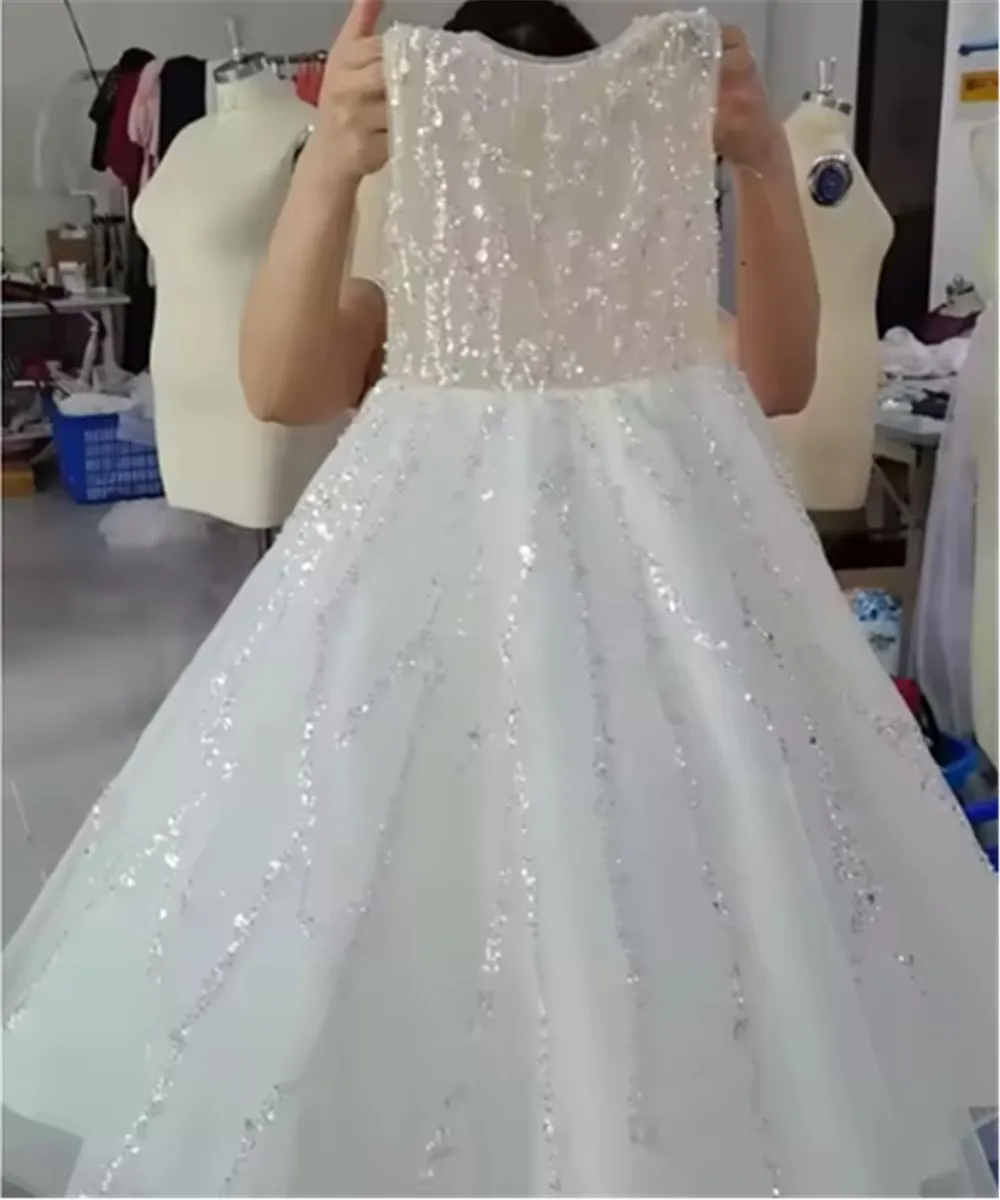 

Shiny Sequined Flower Girl Wedding Dress Baby Sleeveless Knee Length Tulle Large Bow Kids Holy Communion Gown Customized