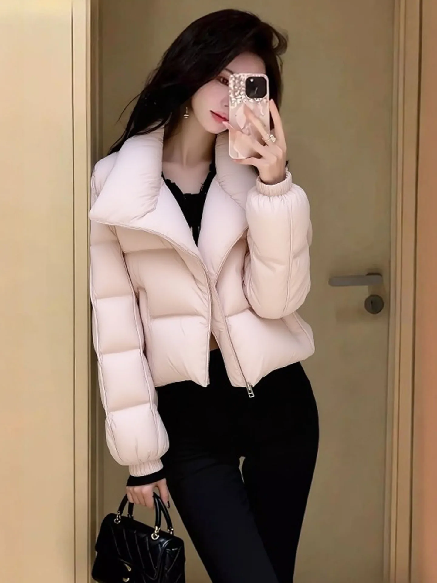 ピンクのふわふわダウンジャケット レディース 2025年冬新作 アウター 通勤 スタイリッシュ 韓国風 レギュラーフィット 暖かい デイリーユース