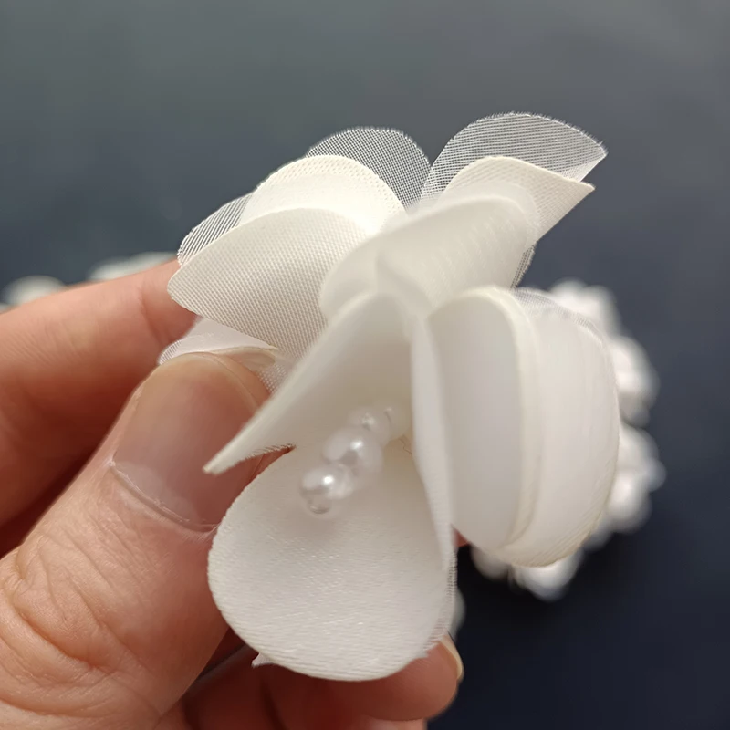 1Pcs Beaded Lace 4cm Pearl Flower Patches Beaded Appliqued DIY Craft Sewing Sew-On Wedding Dress Christmas Garment Decoration