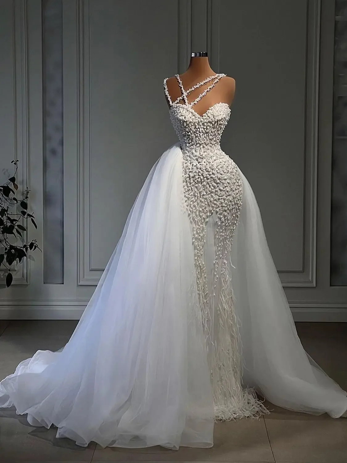 Trägerapplikationen Perlen Hochzeitskleid 2024 Robes De Mariee Feder-Brautkleid