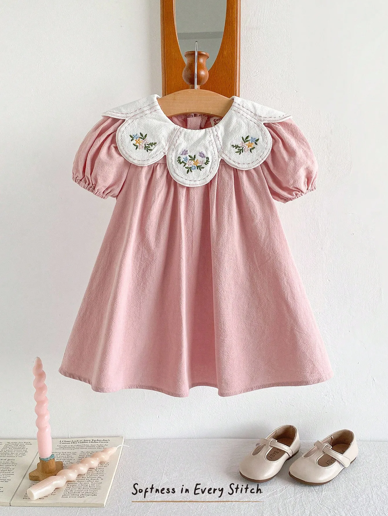 

Pink Baby Girl Dress with Embroidered Floral Collar and Puff Sleeves