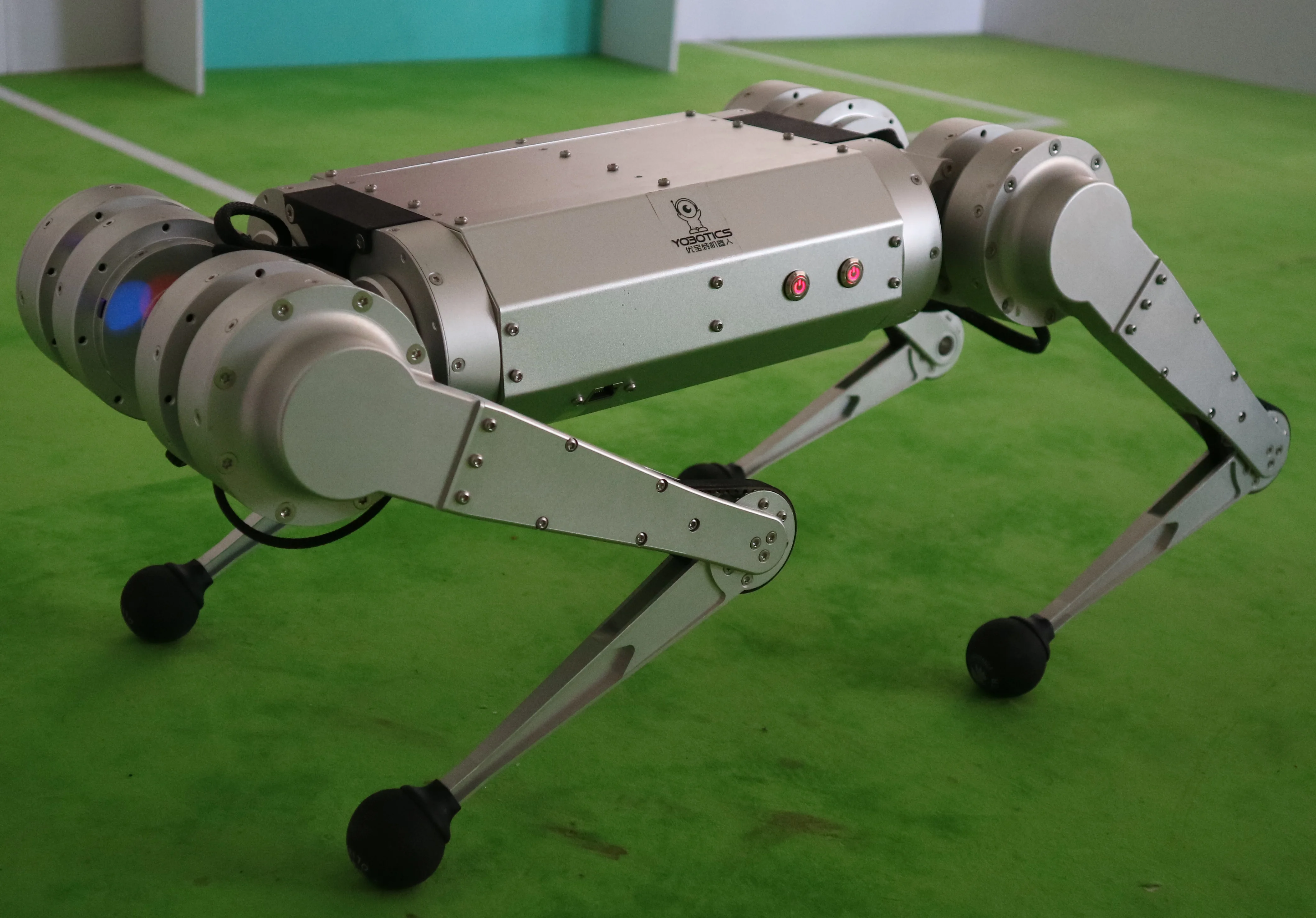 Robot quadrupède Yobotics Y10