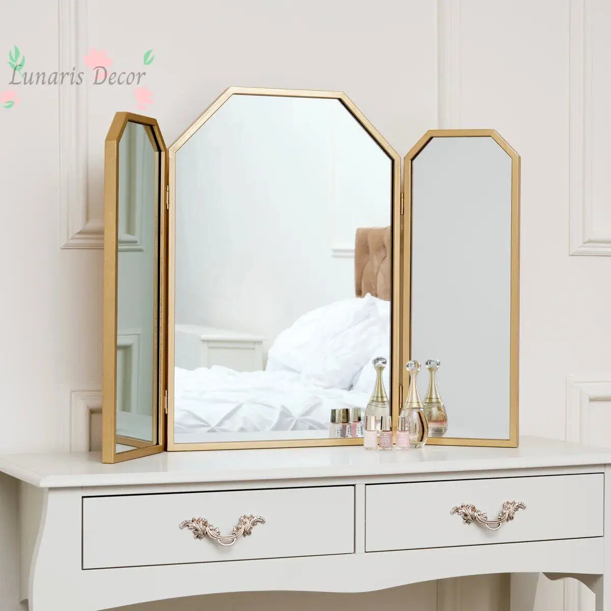 French retro tri-fold mirror, desktop cosmetic mirror, household bedroom cosmetic mirror, light luxury vertical folding bathroom