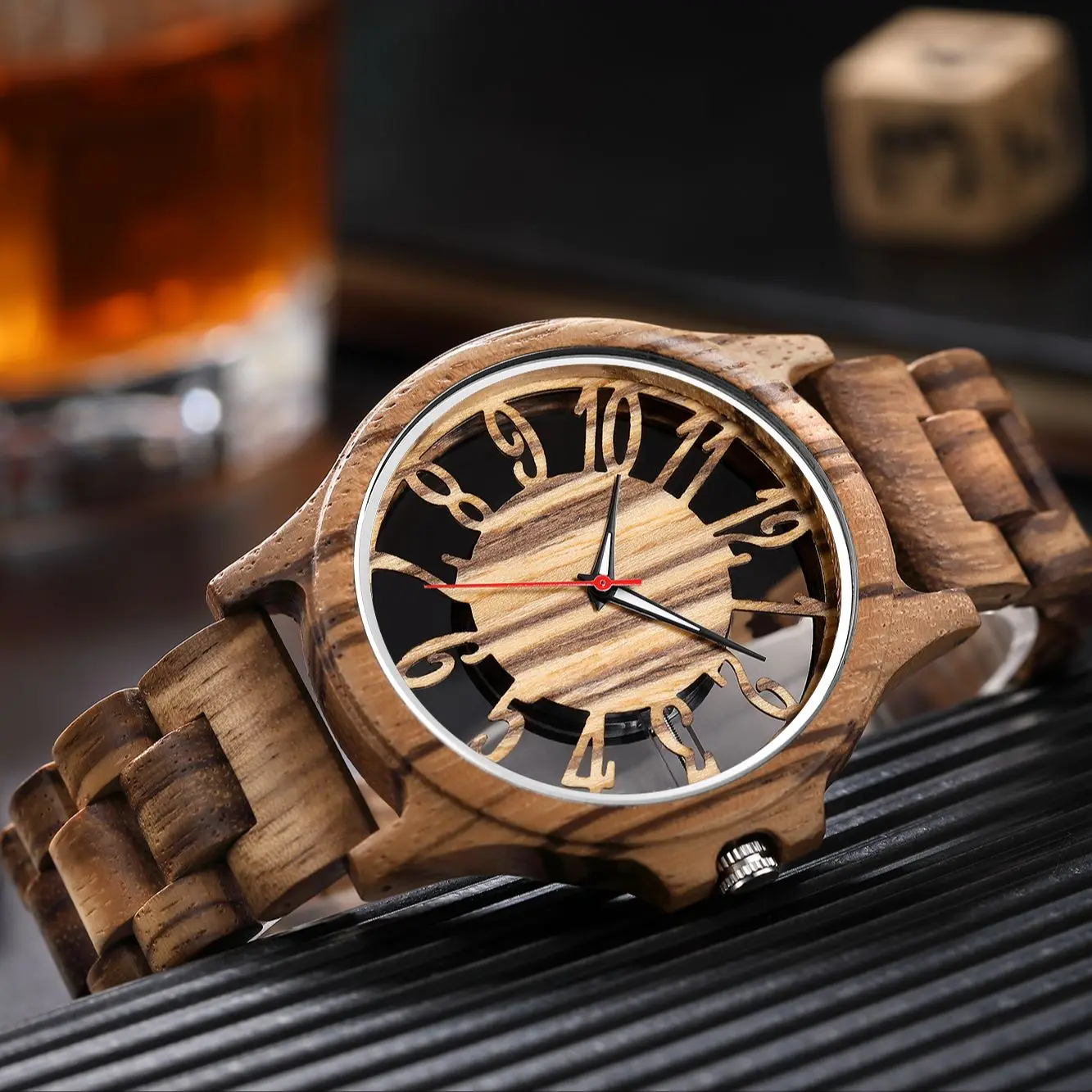 Montre à quartz en bois de style creux pour hommes et femmes, grand cadran, nouveau