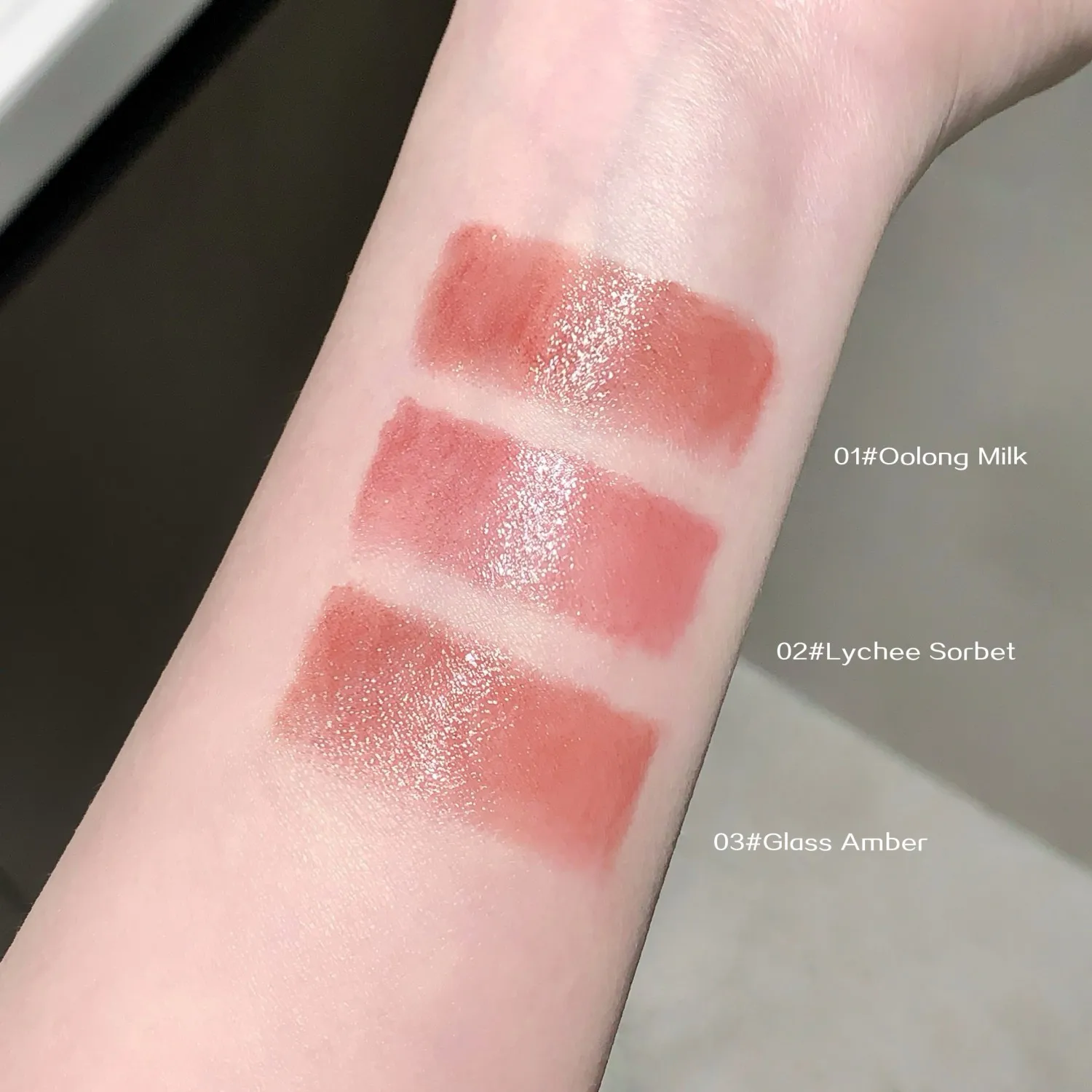 ลิปกลอส SHAQINUO เนื้อเนียนนุ่ม สีทองหรูหรา ให้ความชุ่มชื้น ติดทนนาน ไม่ติดแก้ว