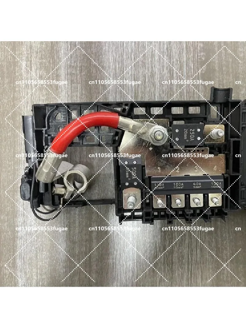 Battery Fuse Box Compatible with 84237808 84509531 for Vehicle Electrical System