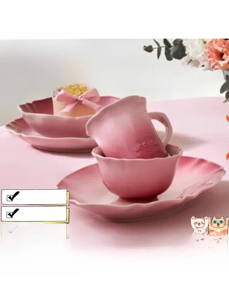 le-creuset-vaisselle-en-email-aux-couleurs-fraiches-assiette-et-bol-serie-jardin-de-versailles-multicolore-serie-cerc-di