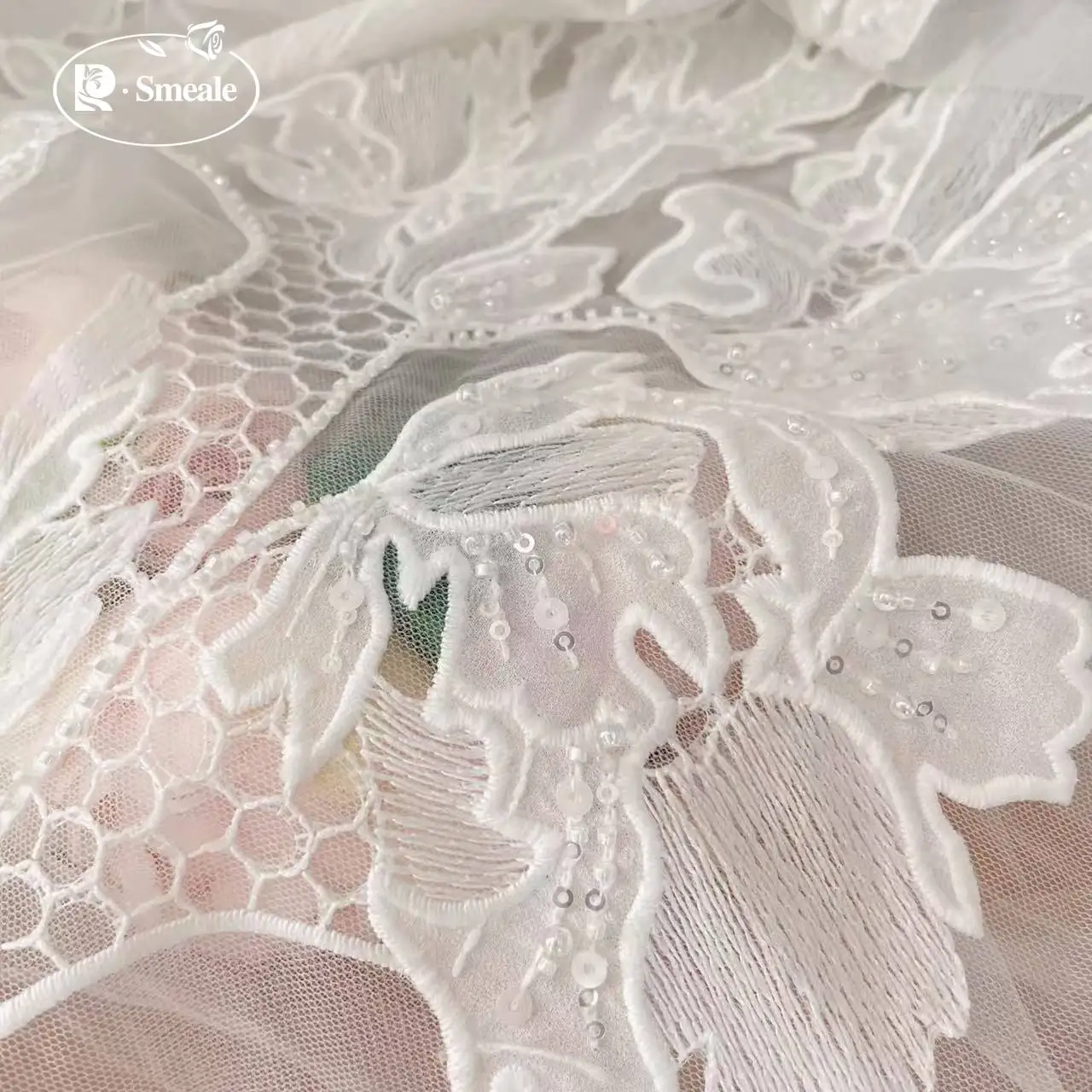 Luxuriöses, perlenbesetztes Pailletten-Hochzeitskleid, Wabenstoff mit großem Blatt. Fortschrittliches, maßgeschneidertes Nähen, Gaze-Braut-Spitzenstoff RS2506266 – Detail 4