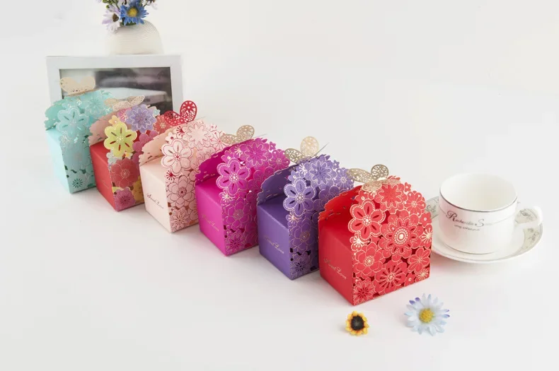 

100pcs/Set Hollow Out Butterfly Flower Gift Box For Wedding Engagement Party Festival Birthday Candy Gift Box Bonbonniere