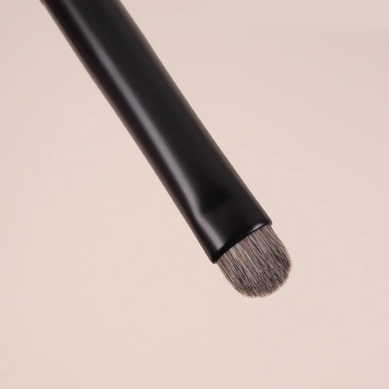 Yizhibi professional hand-made makeup brush face brush eye shadow brush red squirrel mixed with high quality goat hair.