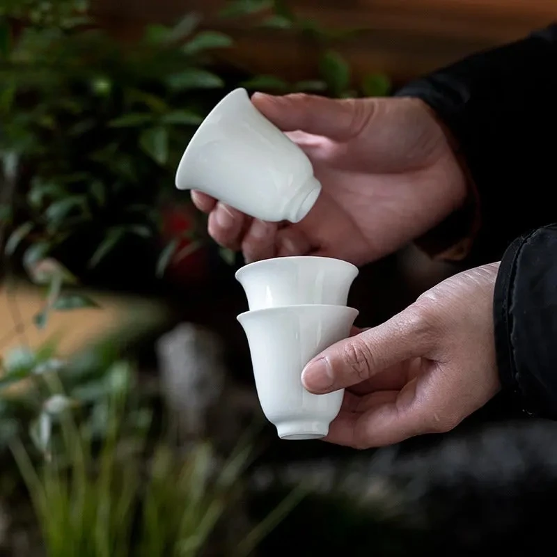 

2pc/lot Retro White Porcelain Flora Tea Cup Handmade Sweet White Glaze Ceramic Teacup Small Master Cup Mug Kung Fu Tea Set 50ml