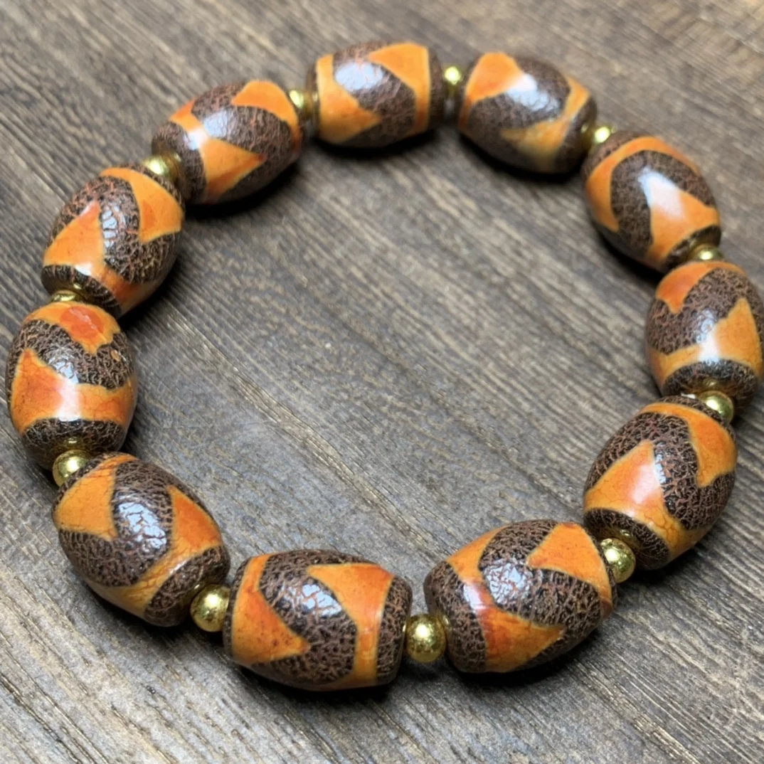 Chinese fine tiger tooth day beads hand string day beads agate chalcedony hand string ornaments retro men's and women's hands