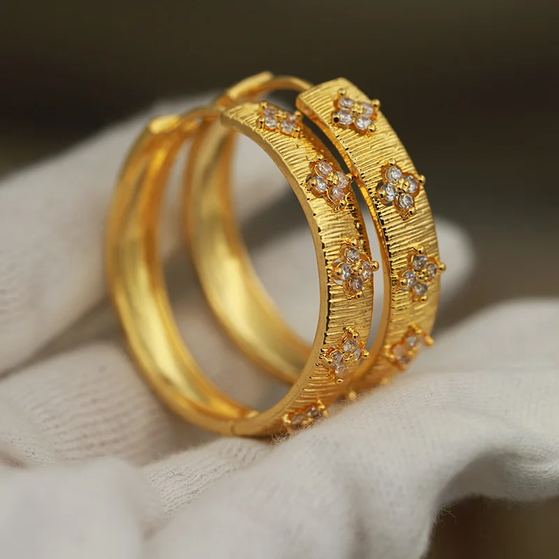 جديد وصول كامل كريستال قرط صغير زهري أزياء العلامة التجارية مجوهرات للنساء أنيقة زركونيا أقراط هندسية