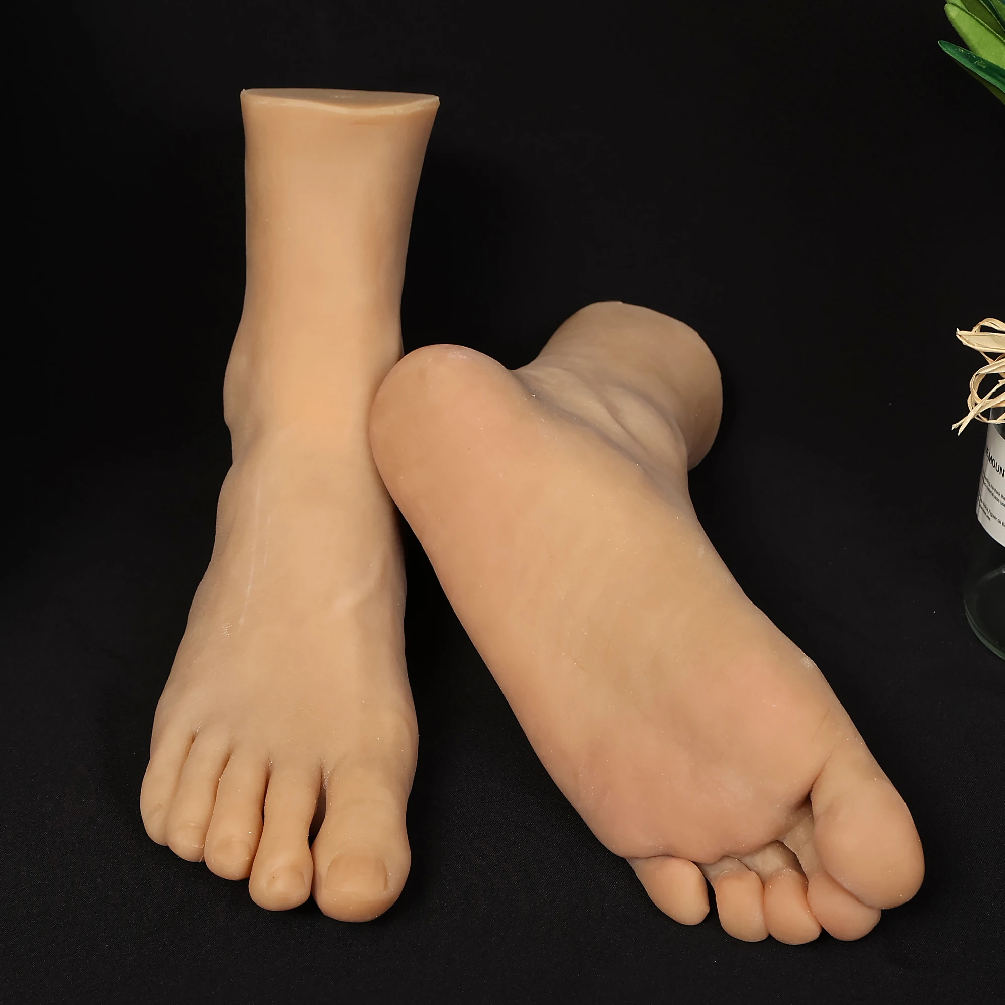 

Realistic Male Silicone Foot Model TPE4302 Photoshoot Massage Props False Nails Practice Feet for Painted Shoes Socks Display