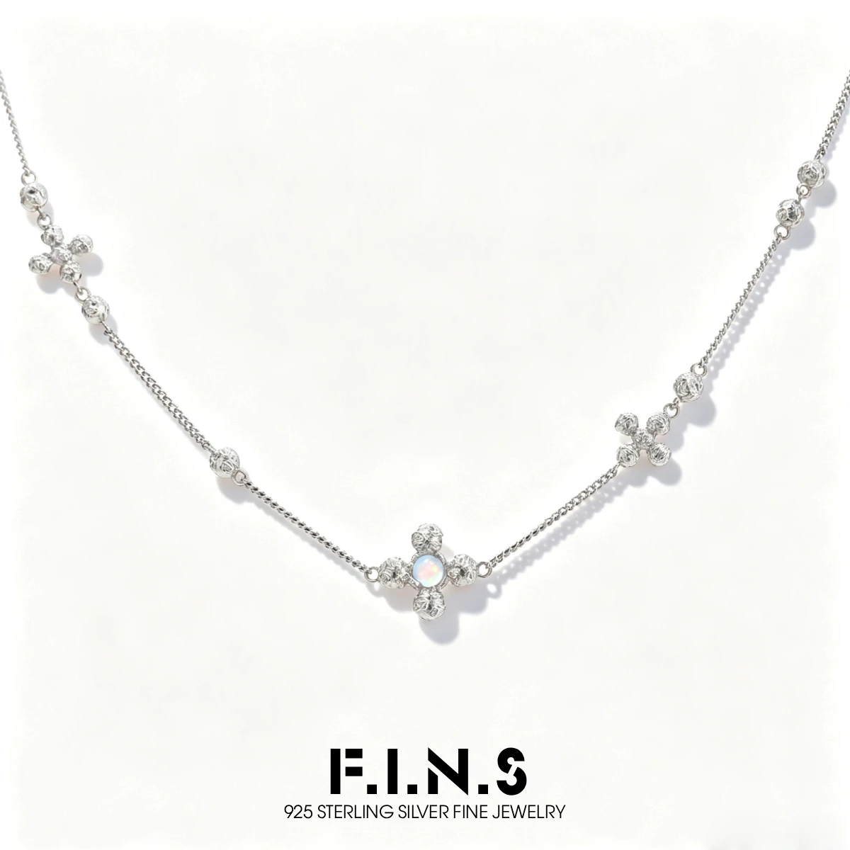 collier-fins-en-argent-sterling-s925-de-style-minimaliste-chaine-de-clavicule-avec-perle-en-forme-de-croix-texturee-unique-accessoire-de-bijouterie-fine-et-tendance