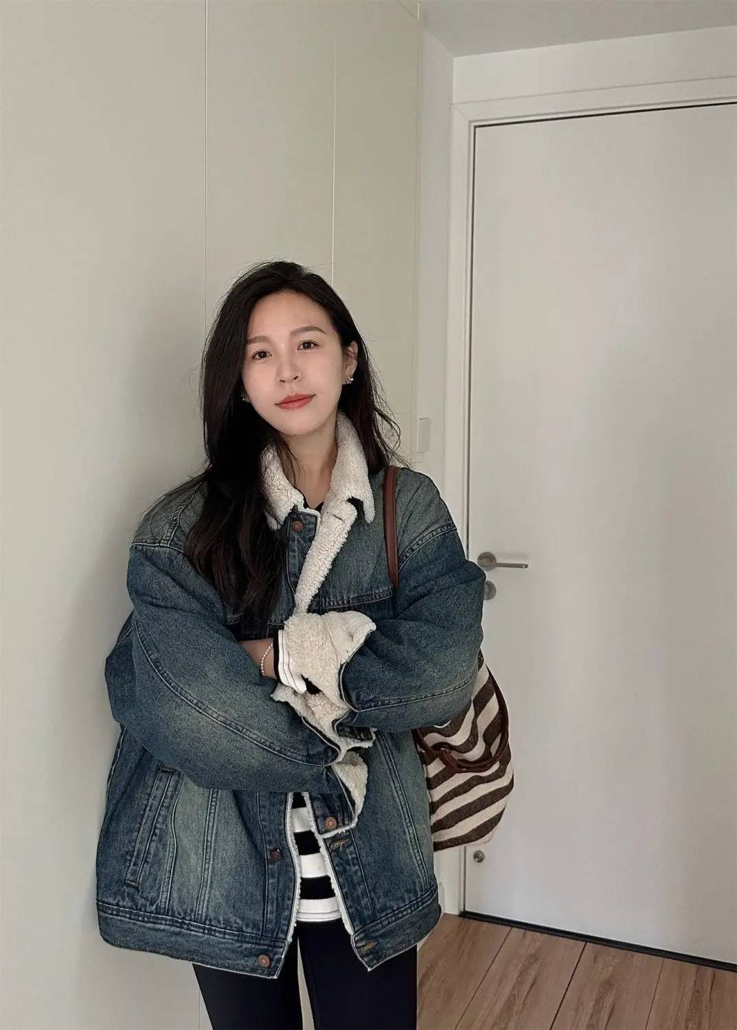 

Джинсовые пальто, зимние меховые плюшевые женские осенние бокси-покрытие, элегантный стиль в консервативном стиле, для городских поездок, с защитой от запаха, регулируемый реглан на пуговицах