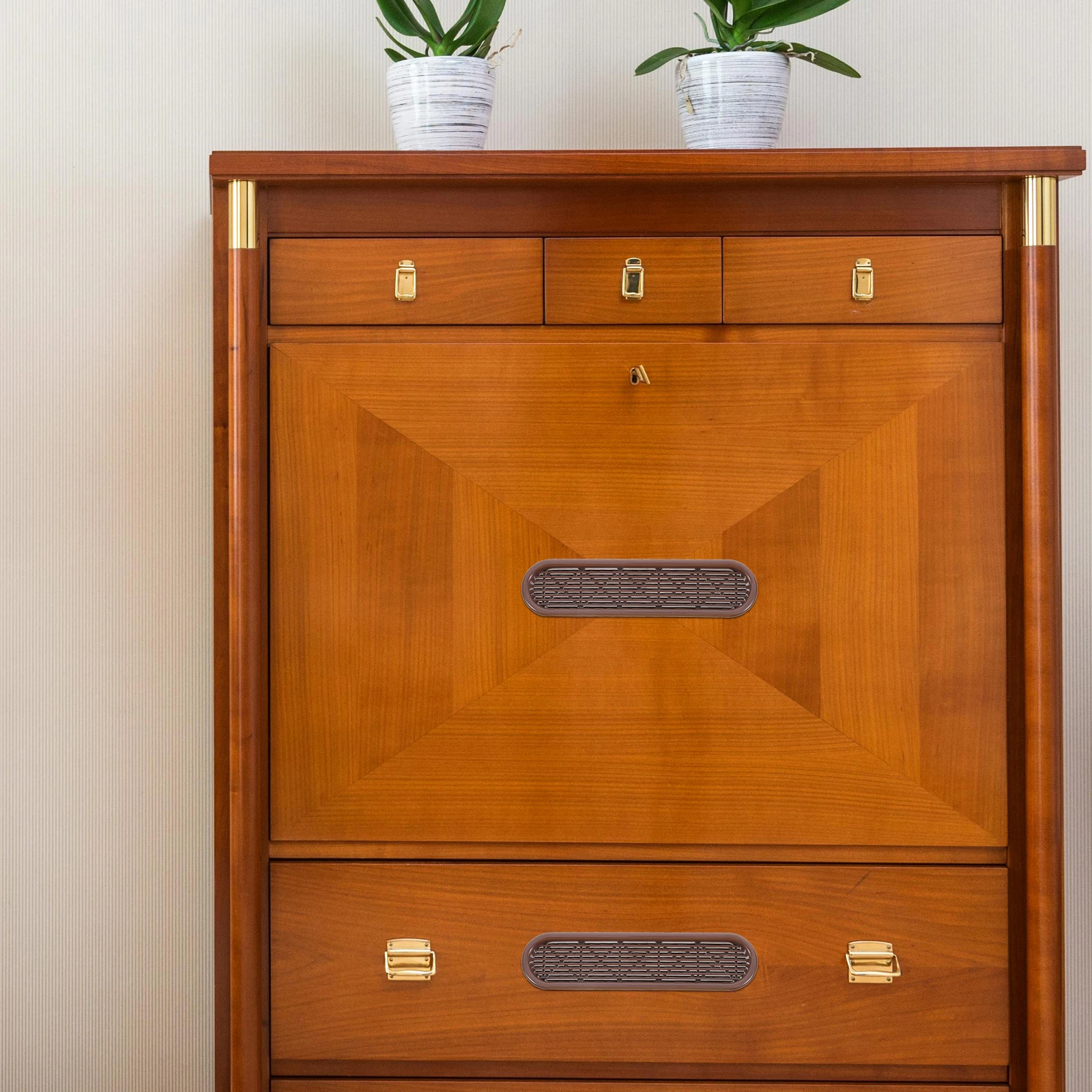 

4Pcs Plastic Wardrobe Ventilation Mesh Cover Sleek Minimalist Style Heat Dissipation Easy Installation Home Furniture