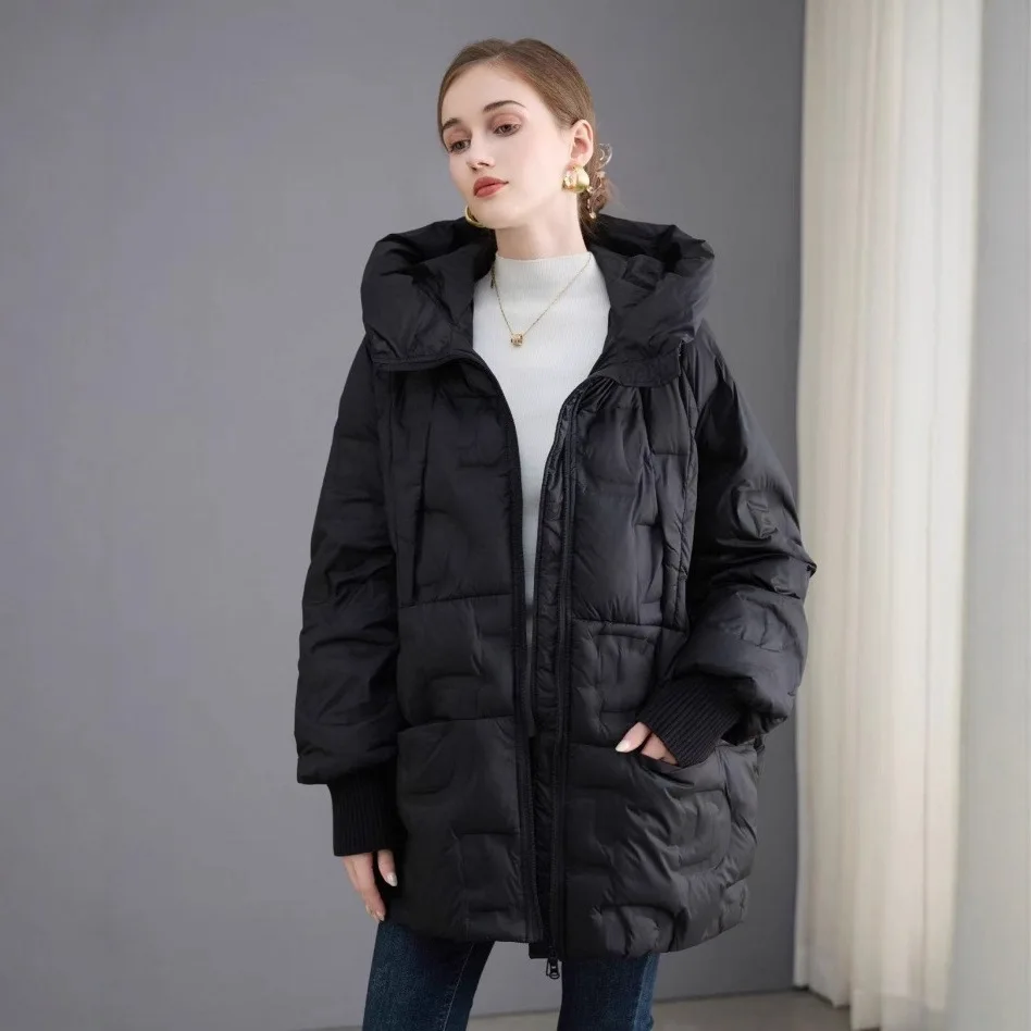 2025 Piumino da donna nuovo autunno/inverno Giacca europea alla moda con cappuccio per pendolari